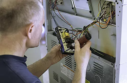 Grundlehrgang: Elektrofachkraft für festgelegte, gleichartige, sich wiederholende Tätigkeiten